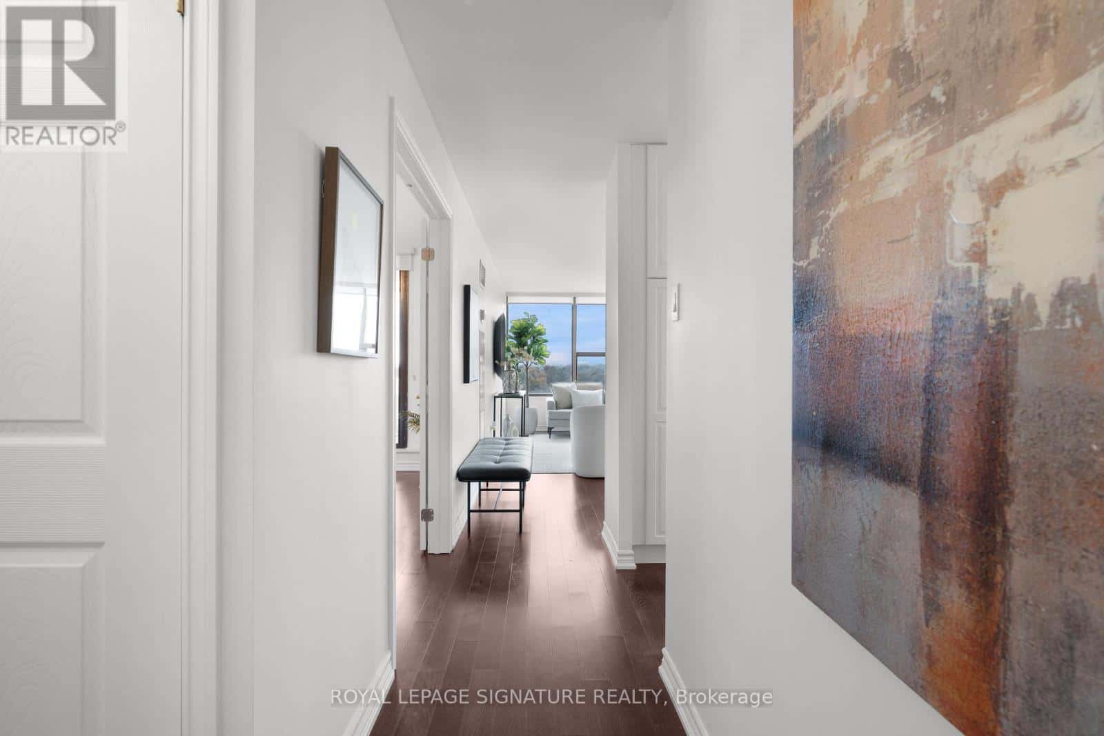 911 - 100 QUEBEC AVENUE E — Toronto (High Park North), Ontario - Photo 4 of 30