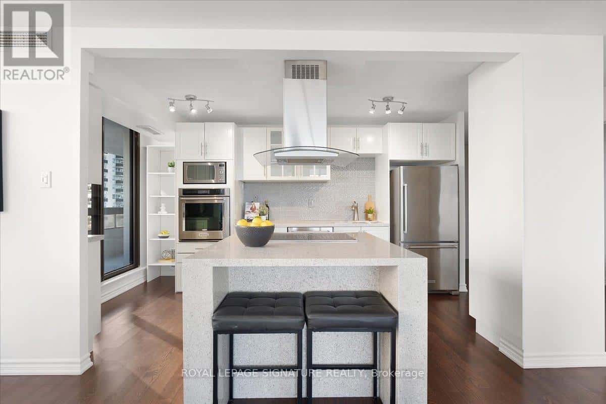 911 - 100 QUEBEC AVENUE E — Toronto (High Park North), Ontario - Photo 5 of 30