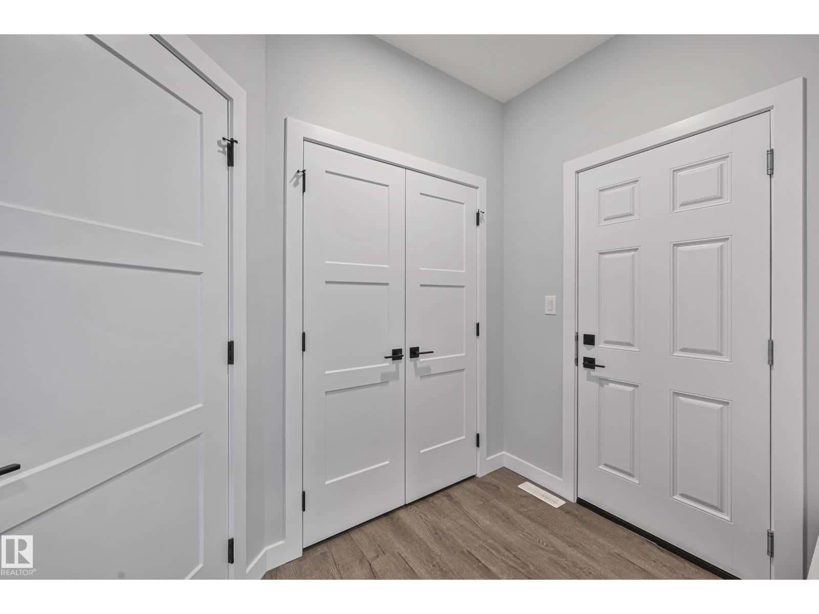 76 MAPLE CR — Gibbons, Alberta - Photo 2 of 26