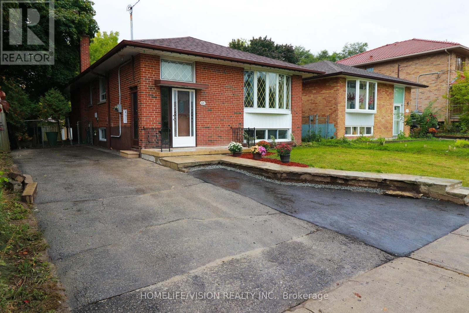 MAIN - 61 LEWISTON ROAD — Toronto (Dorset Park), Ontario - Main photo