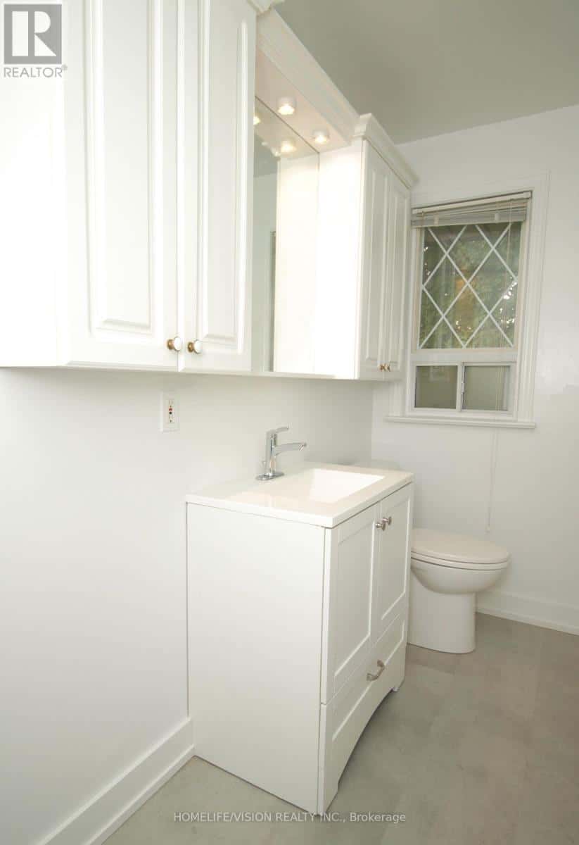 MAIN - 61 LEWISTON ROAD — Toronto (Dorset Park), Ontario - Photo 5 of 15