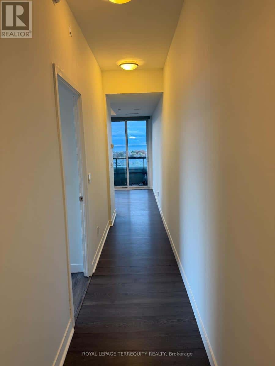 910 - 2055 DANFORTH AVENUE — Toronto (Woodbine Corridor), Ontario - Photo 4 of 13