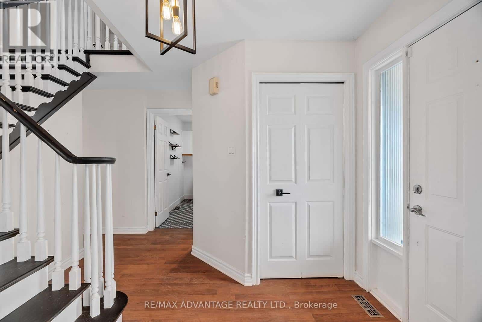 21 VILLAGE GATE CRESCENT — Thames Centre (Dorchester), Ontario - Photo 5 of 49