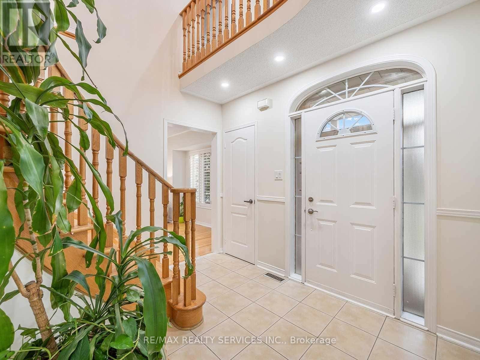 1 PILGRIM PLACE — Brampton (Fletcher's Creek Village), Ontario - Photo 3 of 25