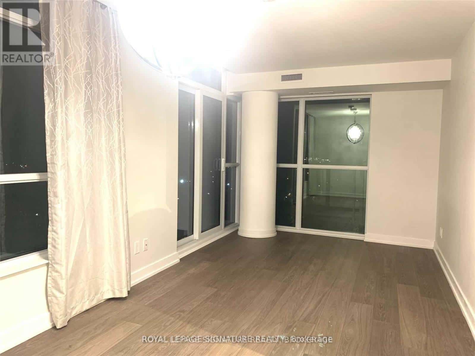 1114 - 8 TRENT AVENUE — Toronto (Danforth Village-East York), Ontario - Photo 4 of 14