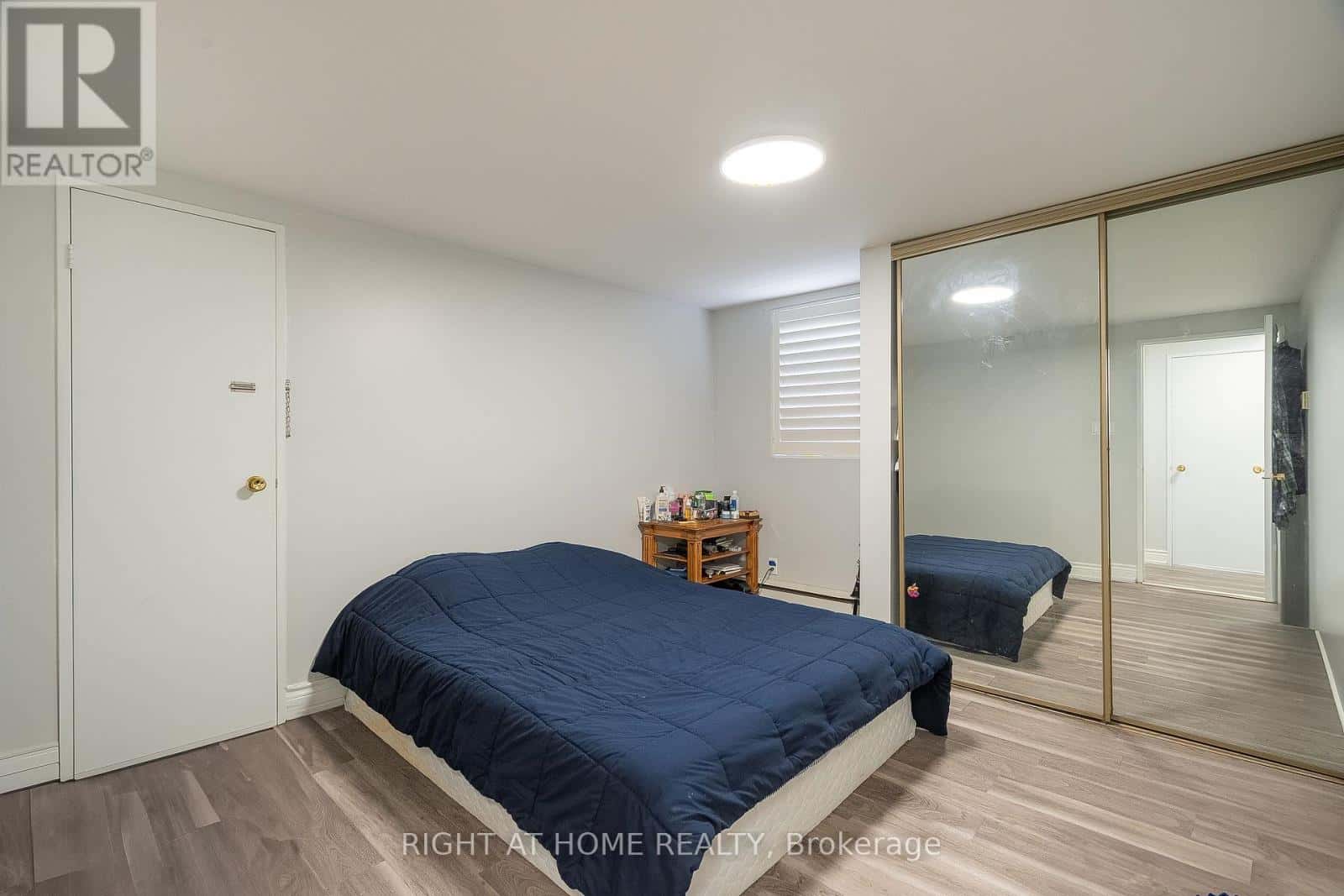 1 - 285 RICHMOND ST STREET — Richmond Hill (Mill Pond), Ontario - Photo 3 of 8