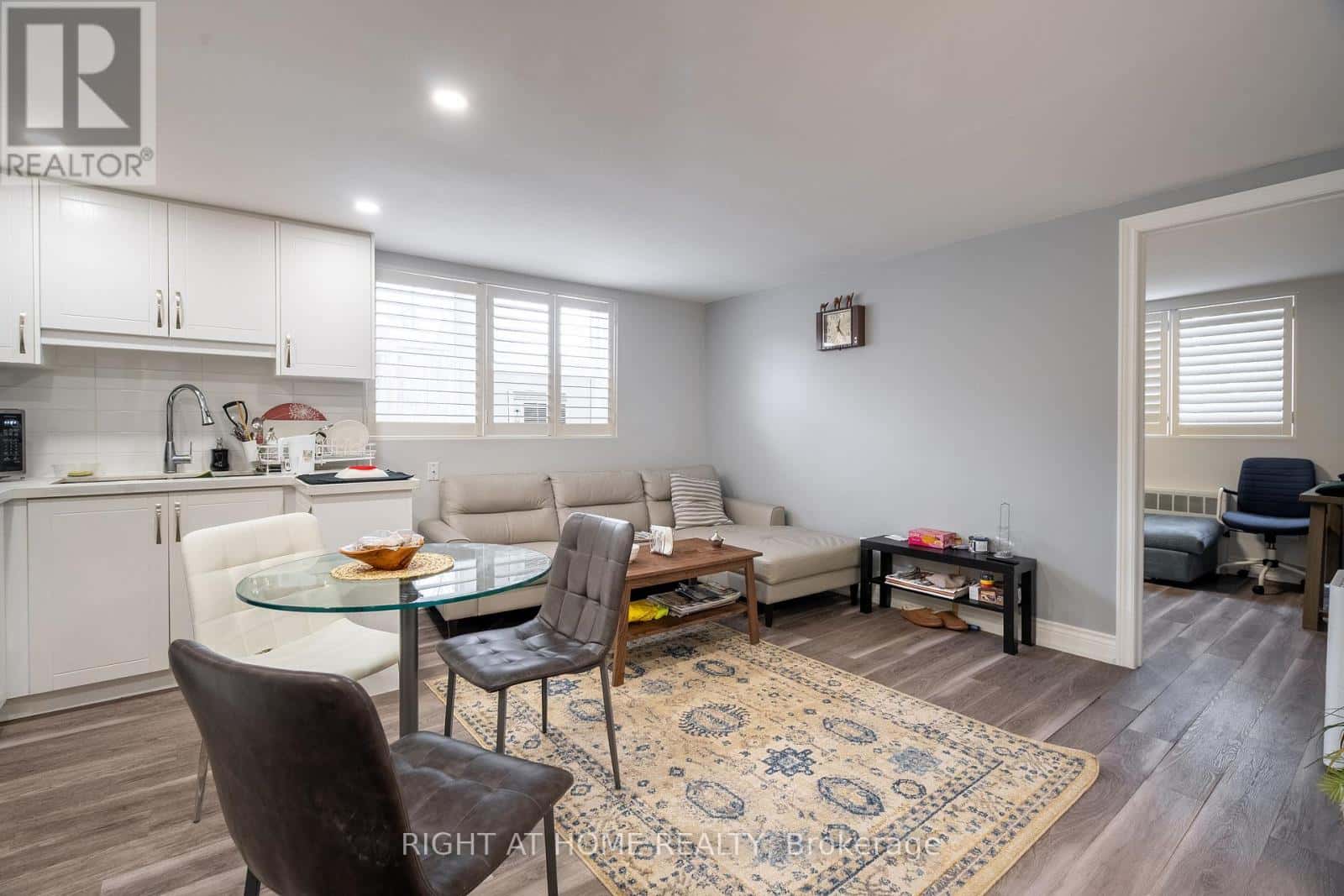 1 - 285 RICHMOND ST STREET — Richmond Hill (Mill Pond), Ontario - Photo 5 of 8