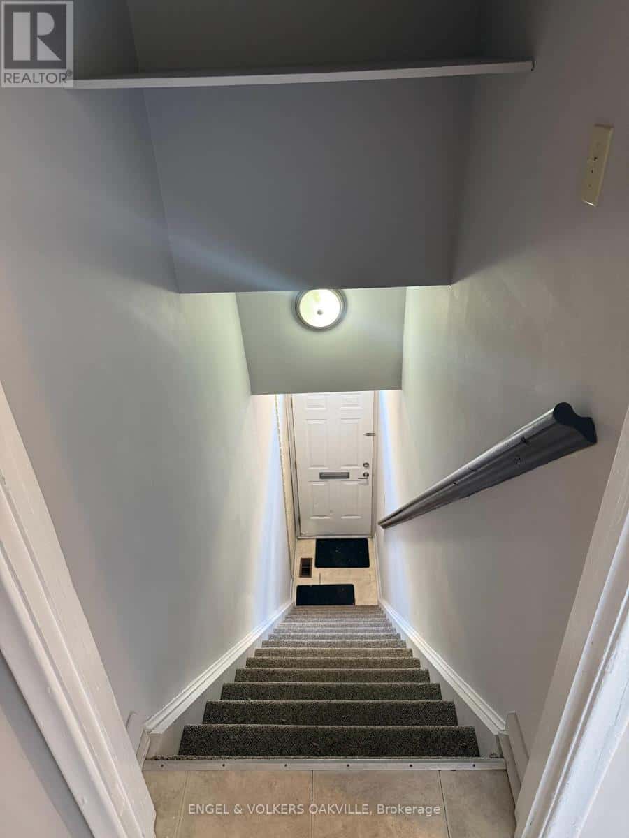 150 KERR STREET — Oakville (CO Central), Ontario - Photo 2 of 15