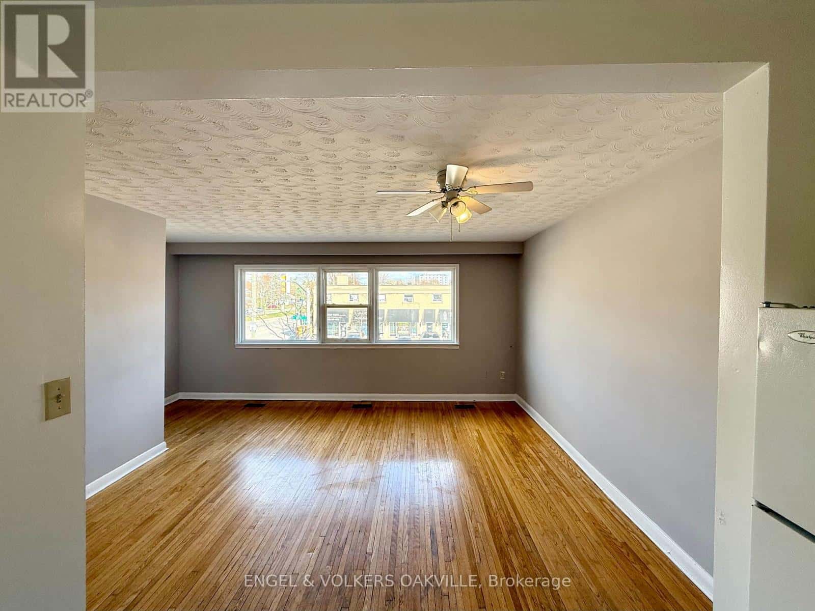 150 KERR STREET — Oakville (CO Central), Ontario - Photo 5 of 15