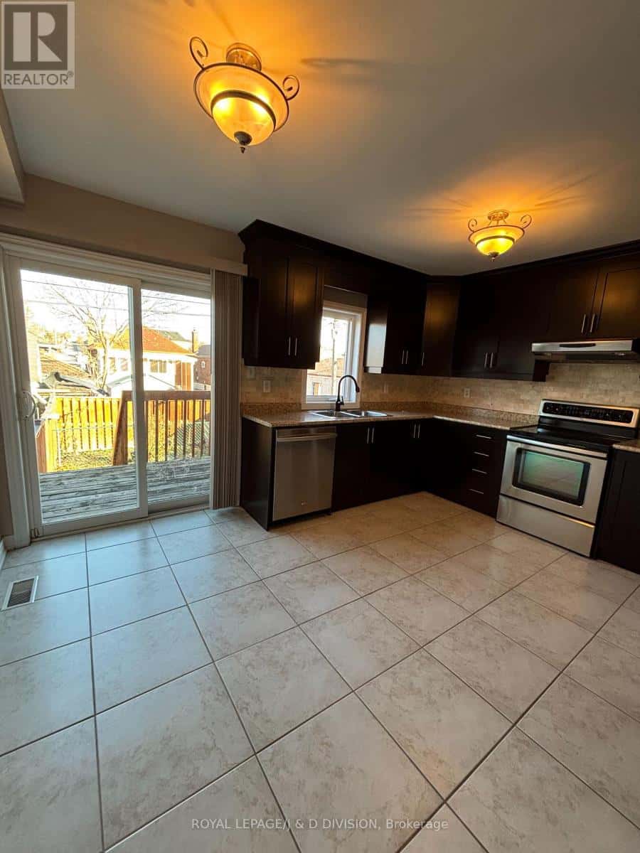 23A YARROW ROAD — Toronto (Keelesdale-Eglinton West), Ontario - Photo 5 of 10