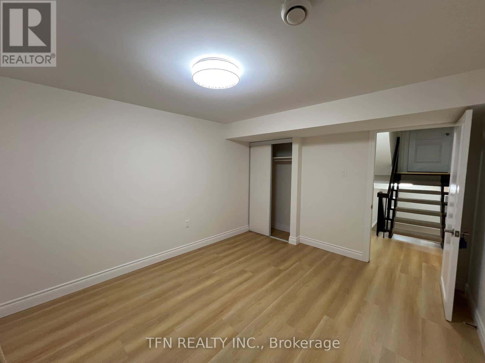 23 BEARDMORE CRESCENT — Toronto (Bayview Woods-Steeles), Ontario - Photo 4 of 13