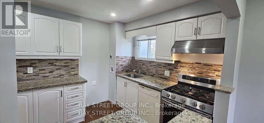 882 SOUTHDOWN DRIVE — Oshawa (Donevan), Ontario - Photo 3 of 23