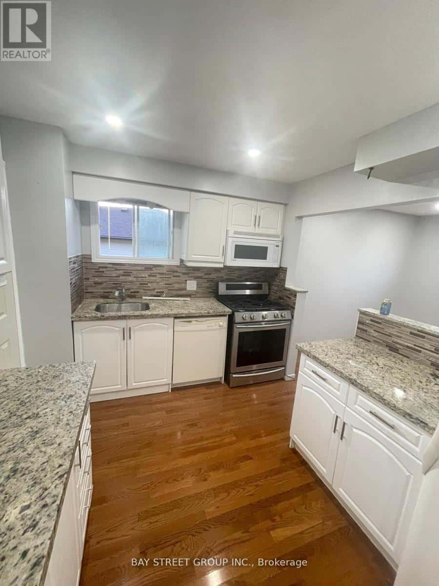 882 SOUTHDOWN DRIVE — Oshawa (Donevan), Ontario - Photo 5 of 23