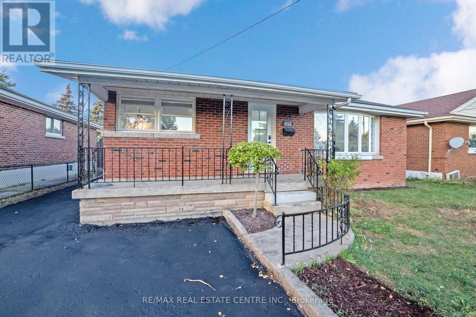 959 MOHAWK ROAD E — Hamilton (Huntington), Ontario - Main photo