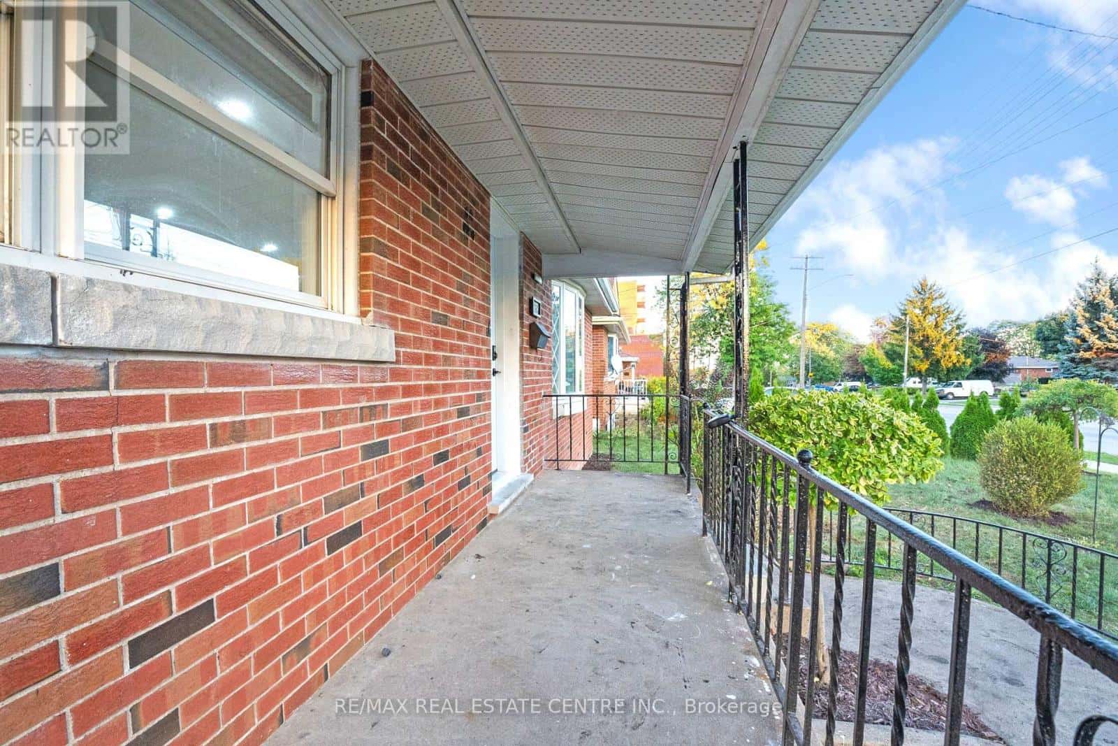 959 MOHAWK ROAD E — Hamilton (Huntington), Ontario - Photo 5 of 45