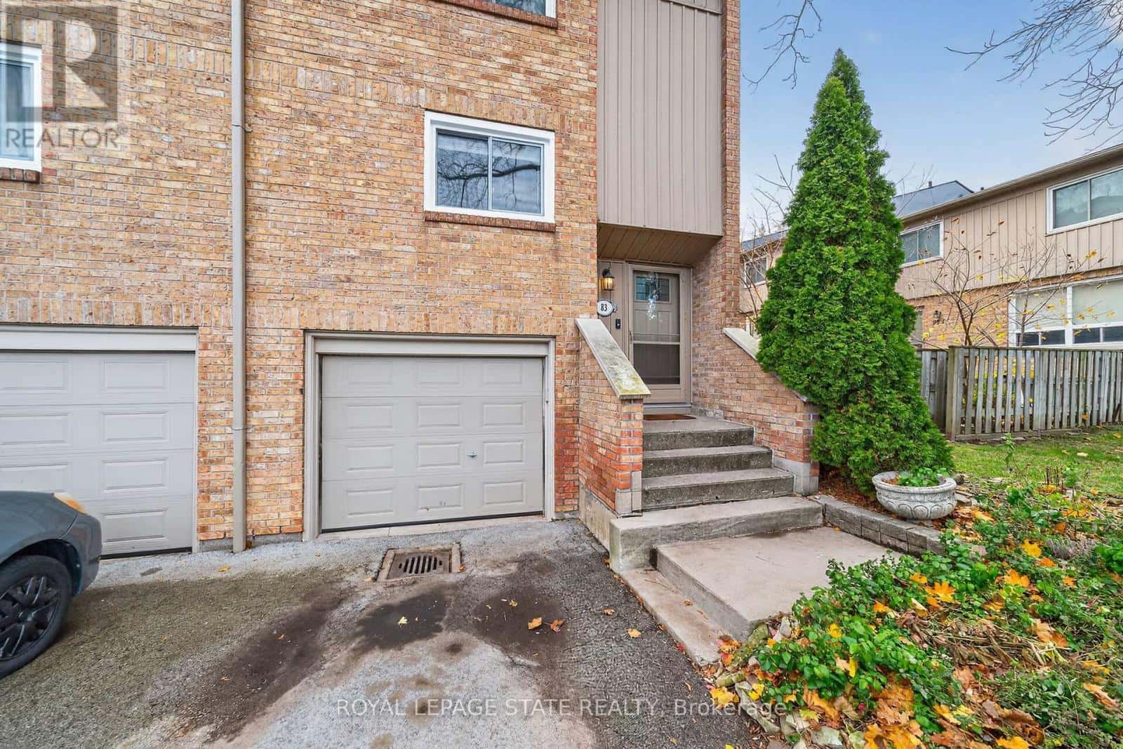 83 FONTHILL ROAD — Hamilton (Fessenden), Ontario - Photo 2 of 35