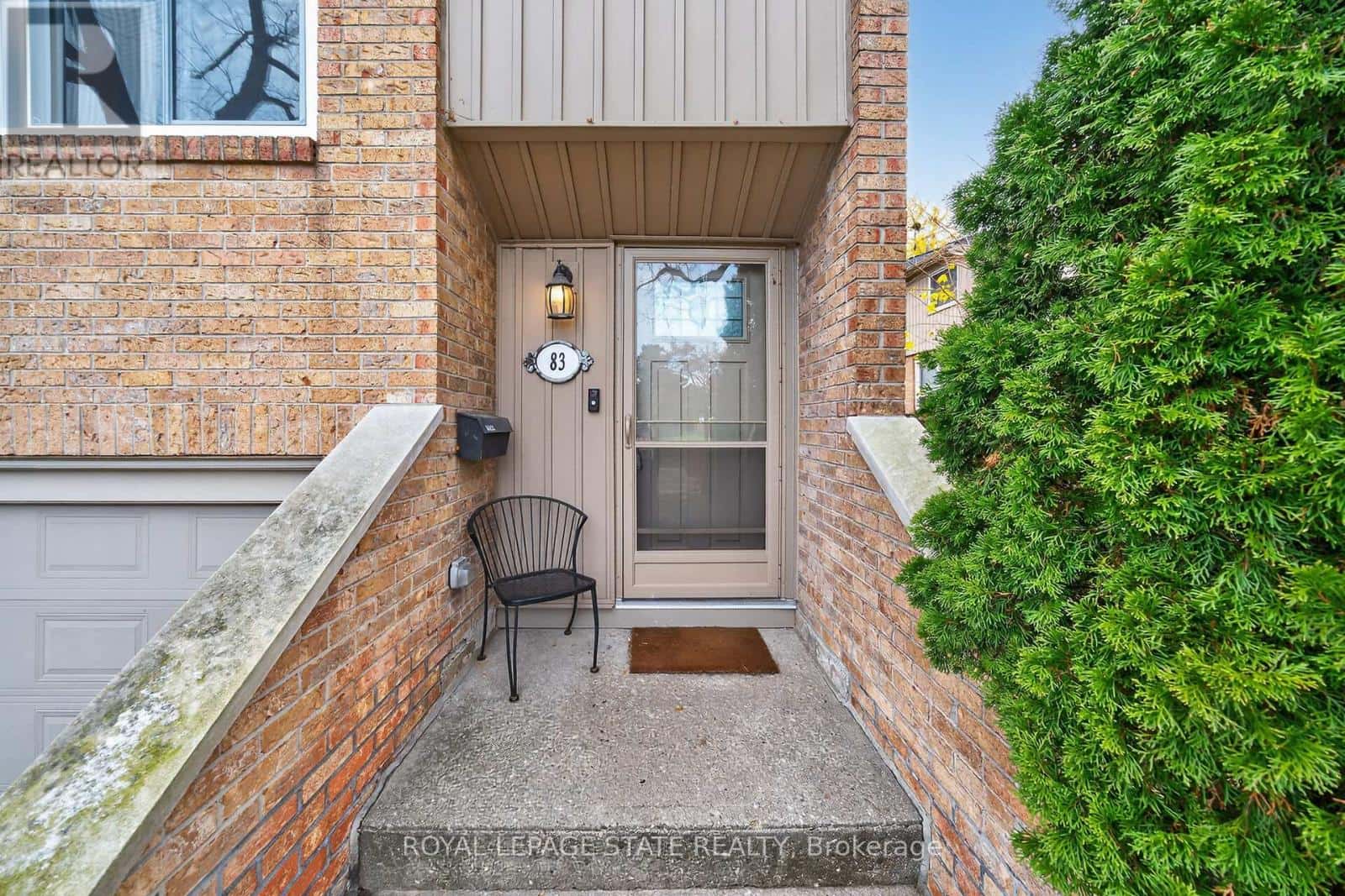 83 FONTHILL ROAD — Hamilton (Fessenden), Ontario - Photo 4 of 35