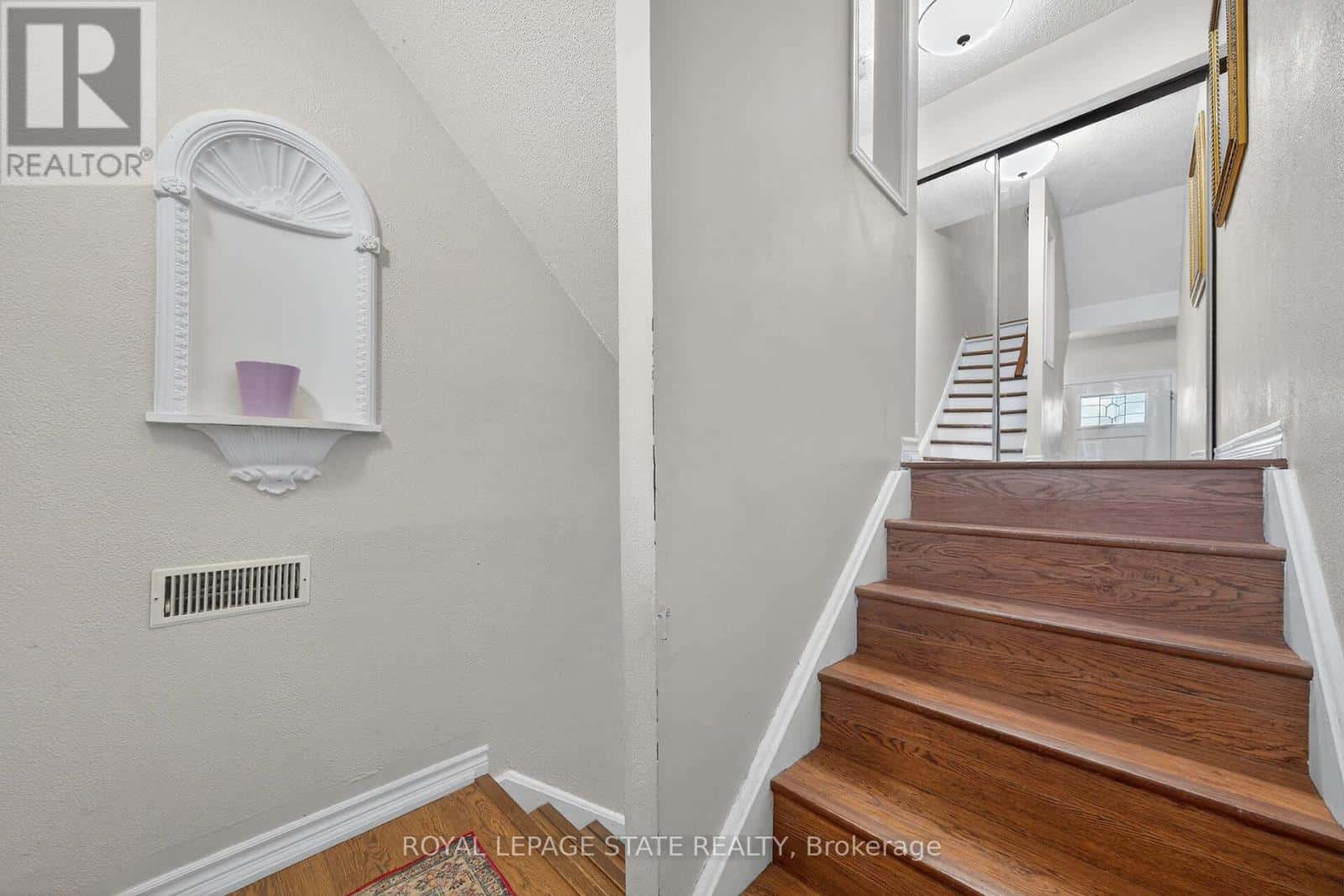 83 FONTHILL ROAD — Hamilton (Fessenden), Ontario - Photo 5 of 35