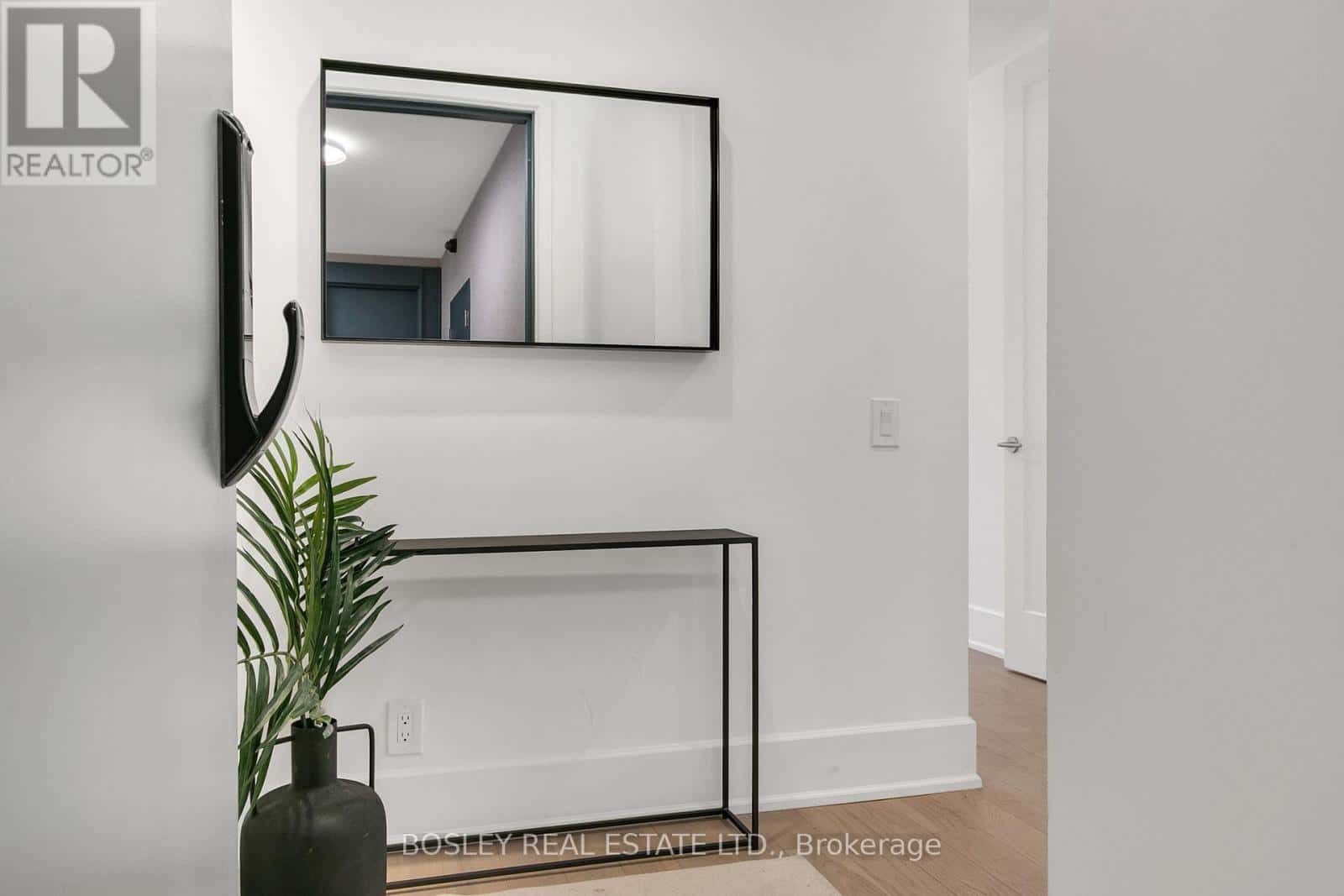 504 - 800 BROADVIEW AVENUE — Toronto (Playter Estates-Danforth), Ontario - Photo 2 of 31