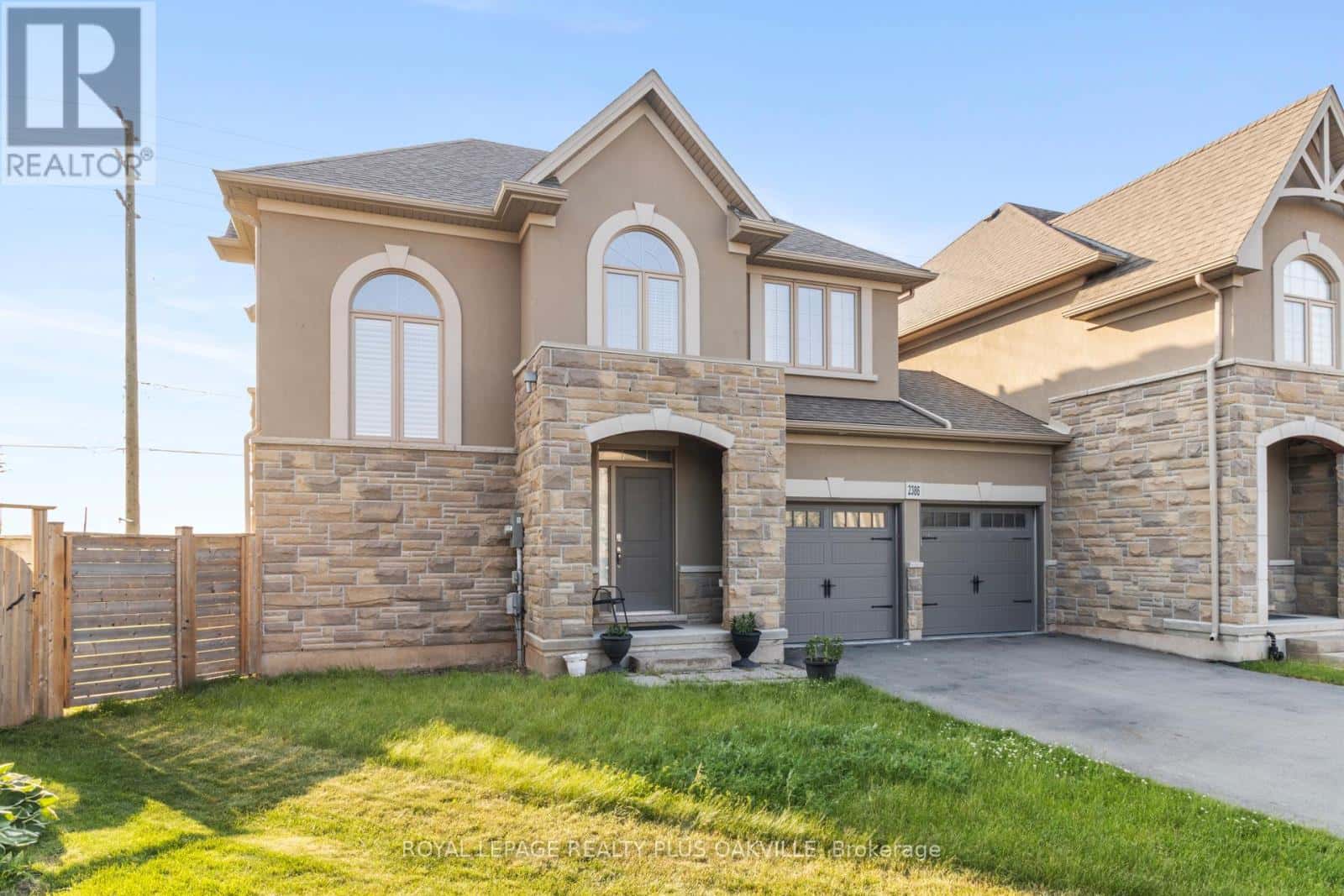 2386 NATASHA CIRCLE — Oakville (BC Bronte Creek), Ontario - Photo 2 of 49