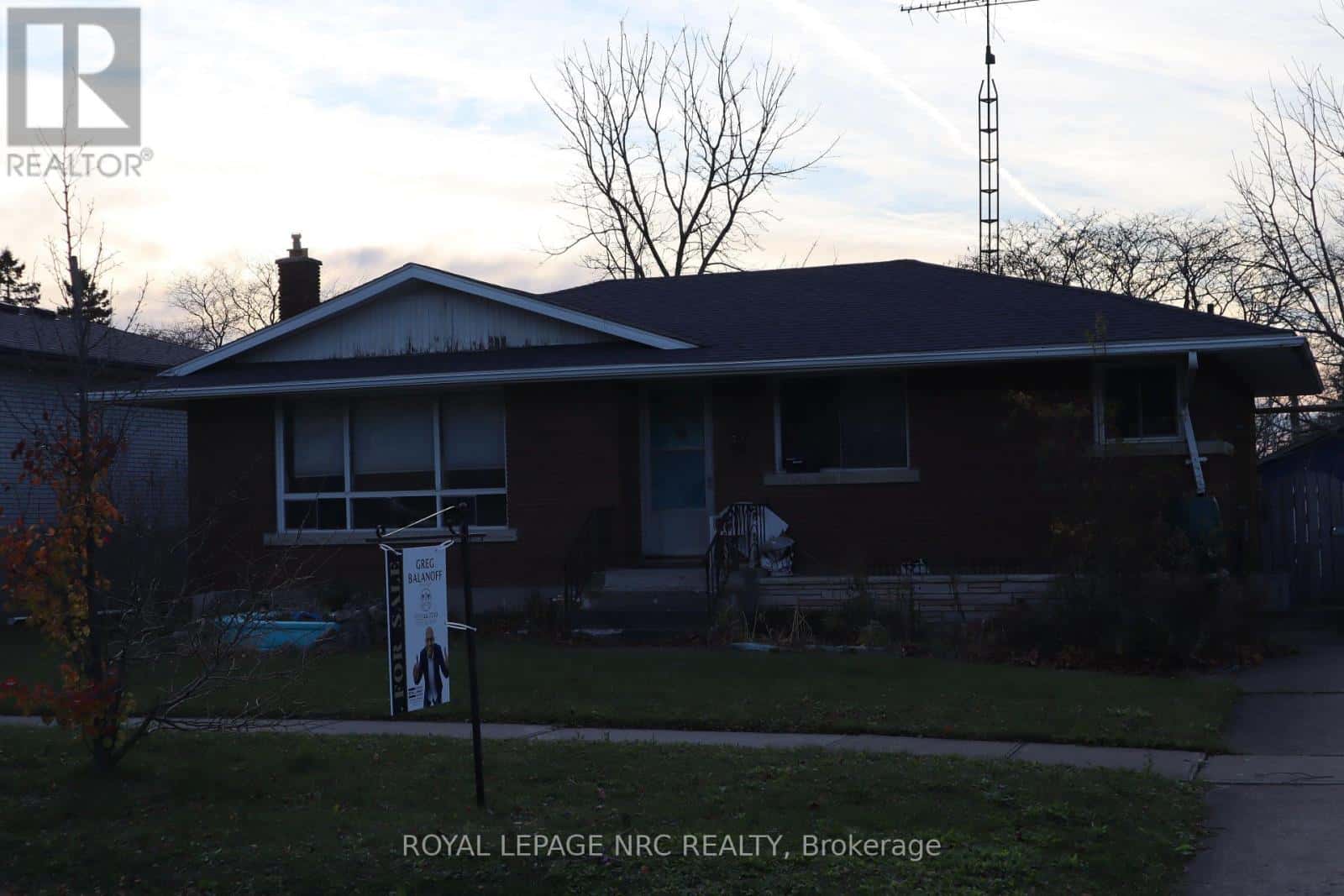 21 CLEARVIEW HEIGHTS — St. Catharines (Burleigh Hill), Ontario - Photo 2 of 11