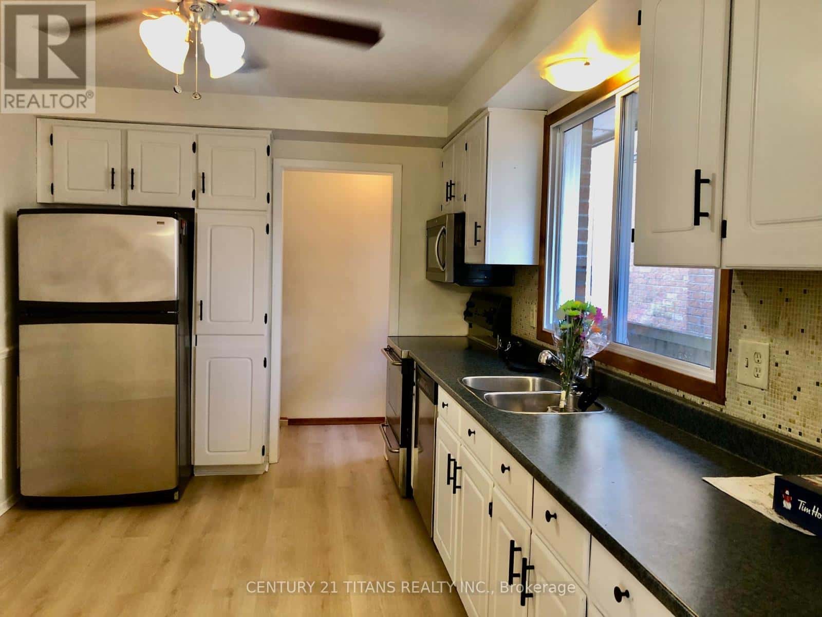 42 SCARBORO CRESCENT — Toronto (Highland Creek), Ontario - Photo 2 of 12