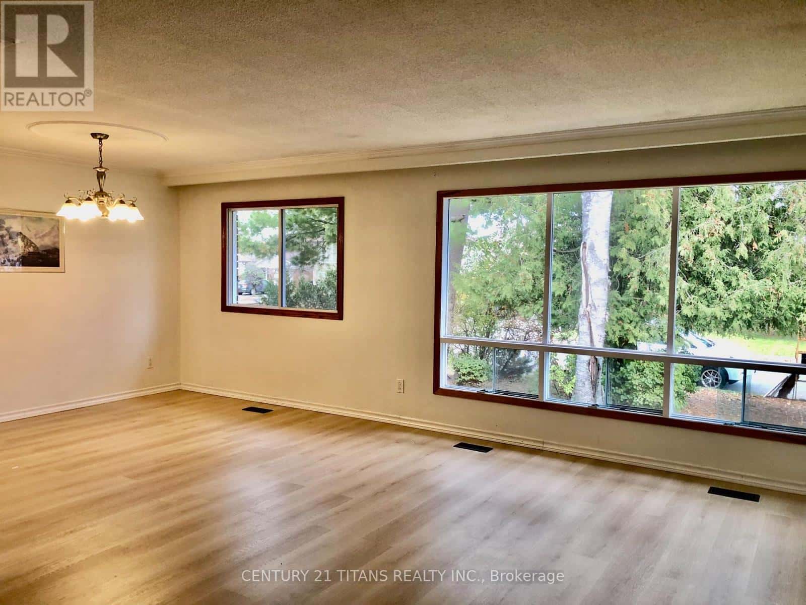 42 SCARBORO CRESCENT — Toronto (Highland Creek), Ontario - Photo 4 of 12