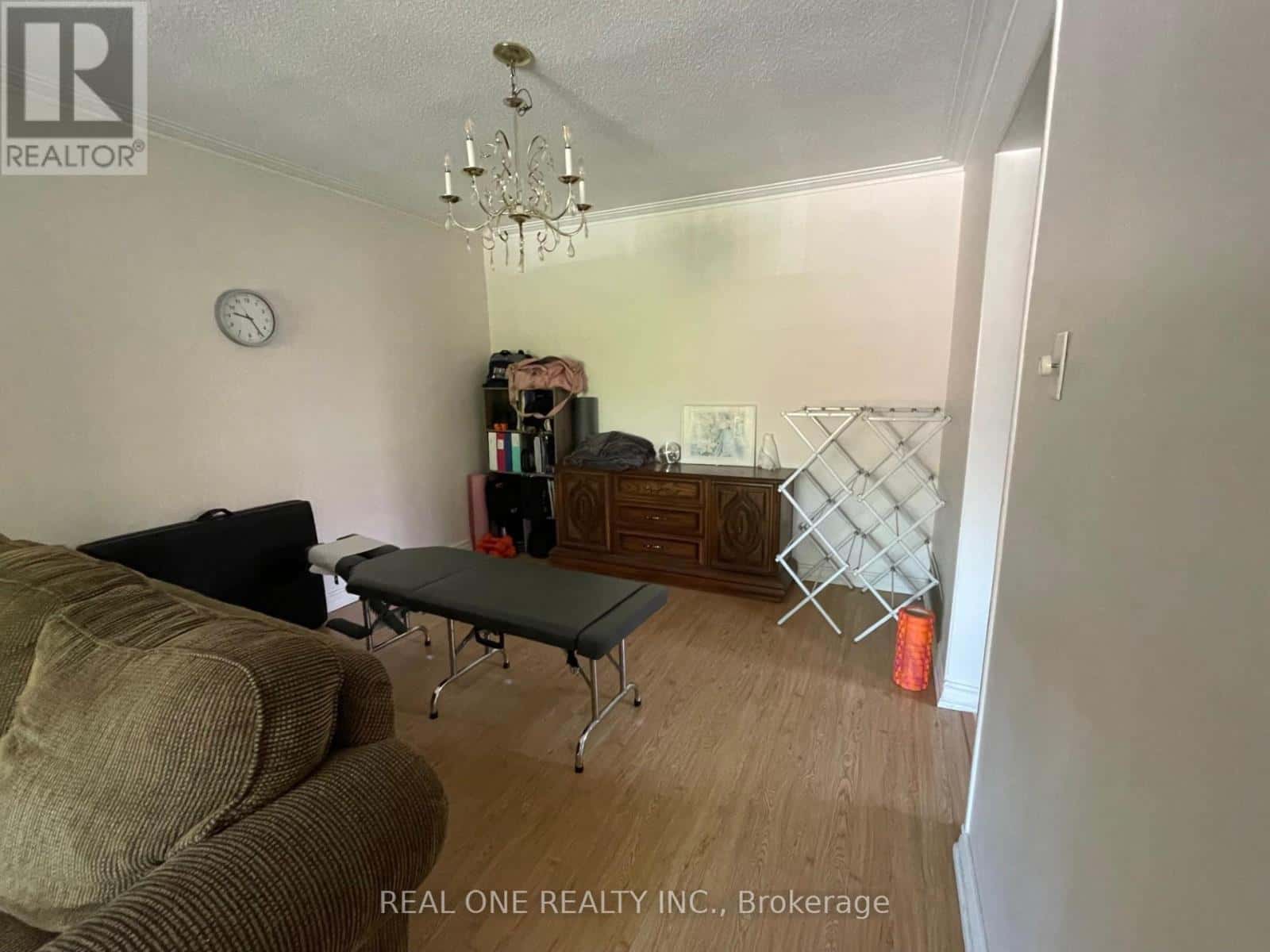 20 MALLABY ROAD — Toronto (Bayview Woods-Steeles), Ontario - Photo 3 of 7