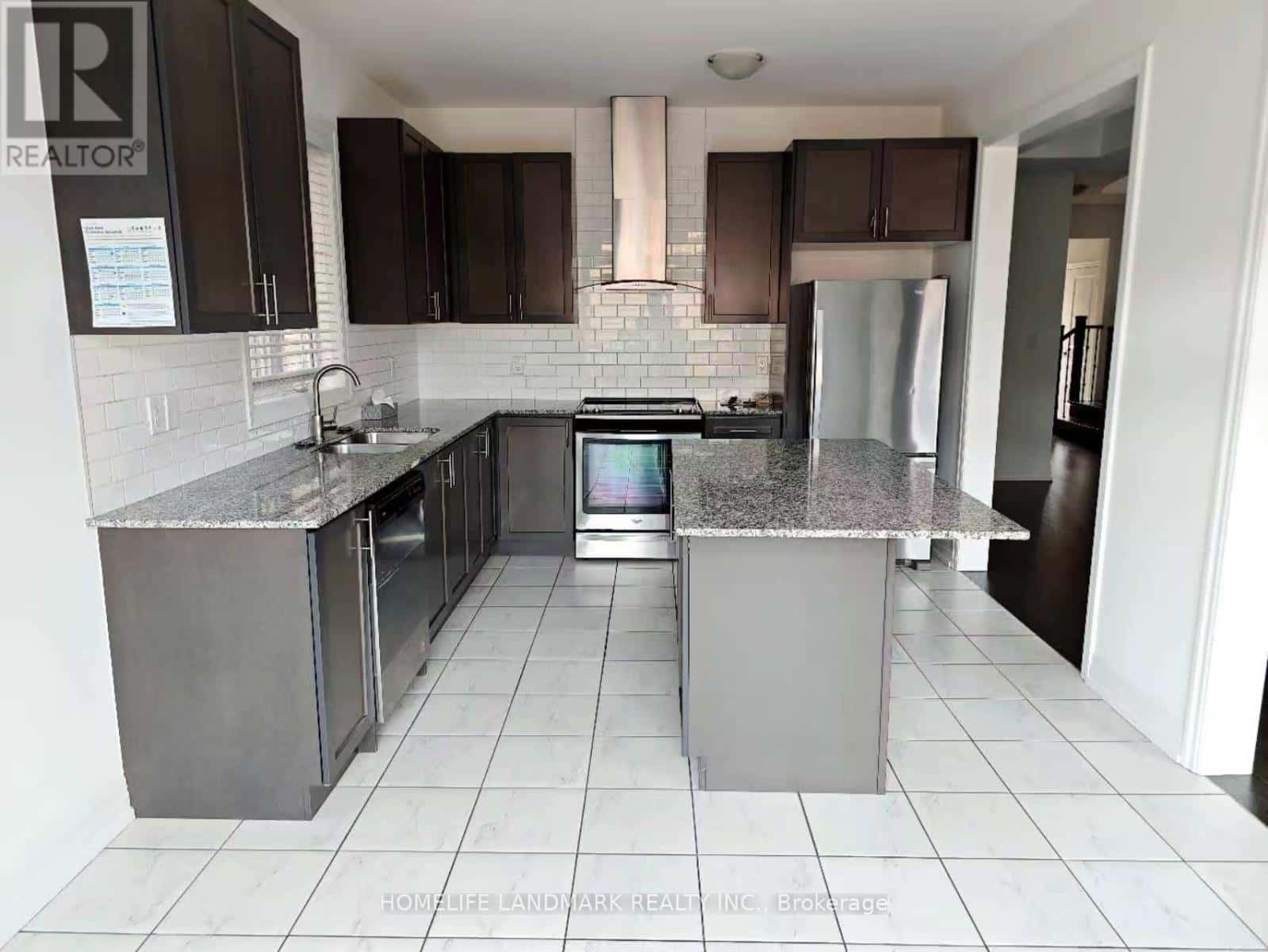 14 LOCKTON STREET — Whitby (Williamsburg), Ontario - Photo 4 of 19