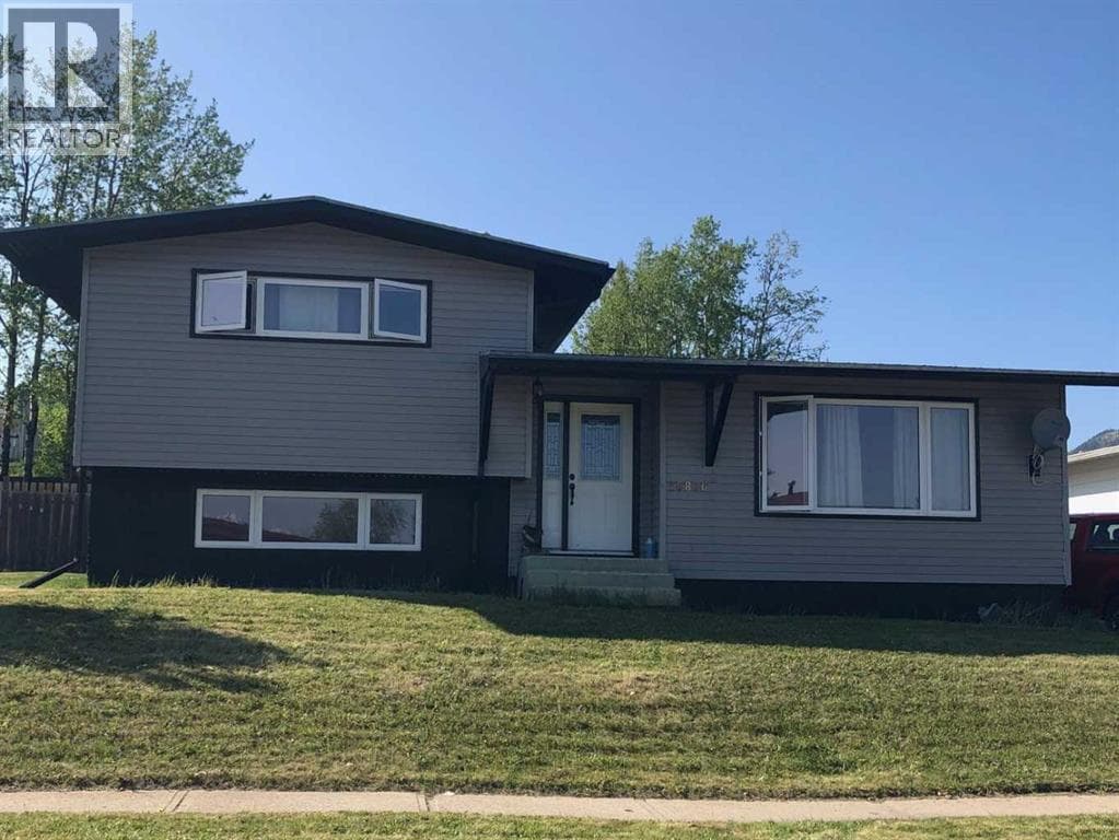 10806 98 Avenue — Grande Cache, Alberta - Main photo