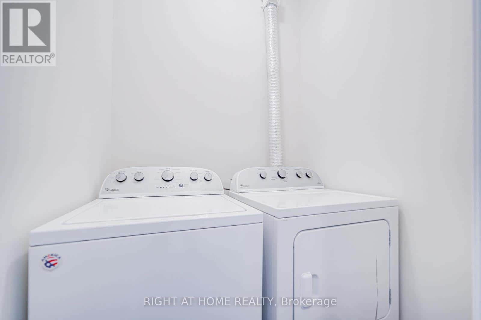 UNIT 3C - 33 JOHN STOCKS WAY — Markham (Thornhill), Ontario - Photo 4 of 6