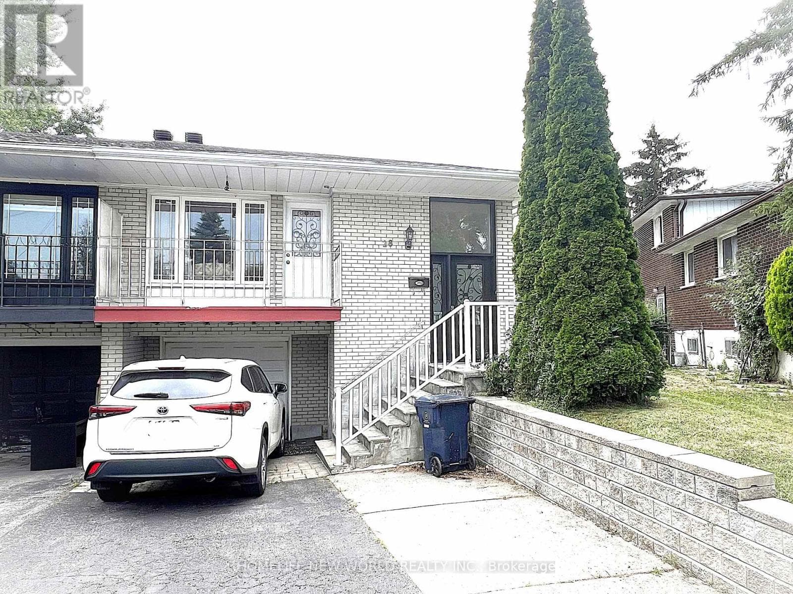 28 GREYHOUND DRIVE — Toronto (Bayview Woods-Steeles), Ontario - Main photo