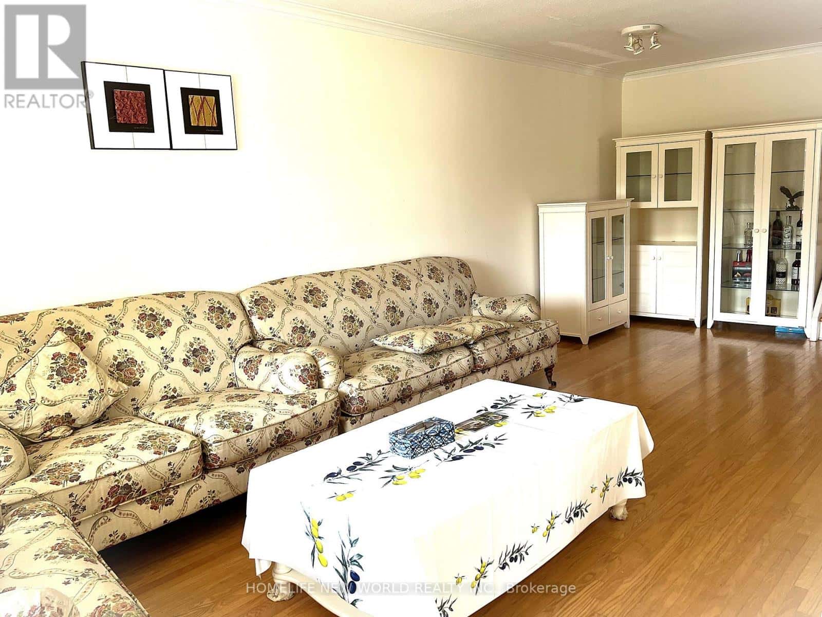 28 GREYHOUND DRIVE — Toronto (Bayview Woods-Steeles), Ontario - Photo 4 of 23