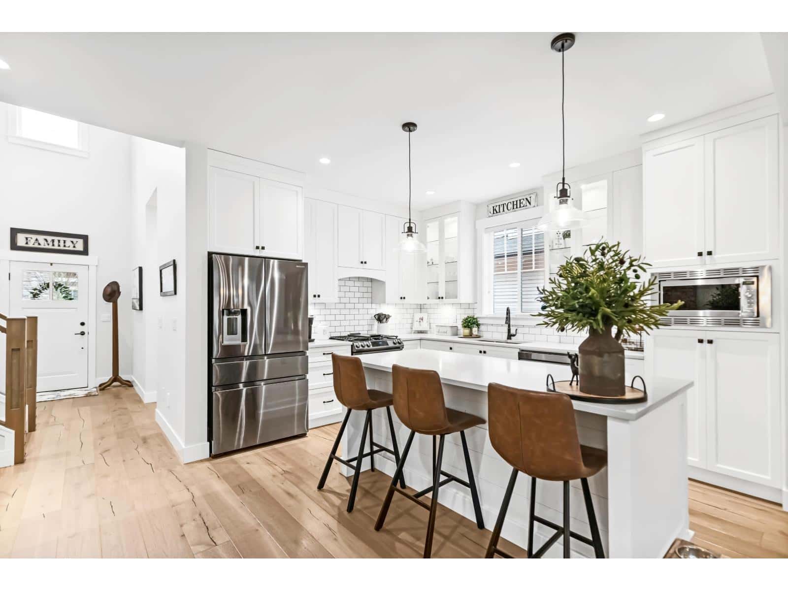 43360 CREEKSIDE CIRCLE, Cultus Lake South — Cultus Lake, British Columbia - Photo 2 of 29