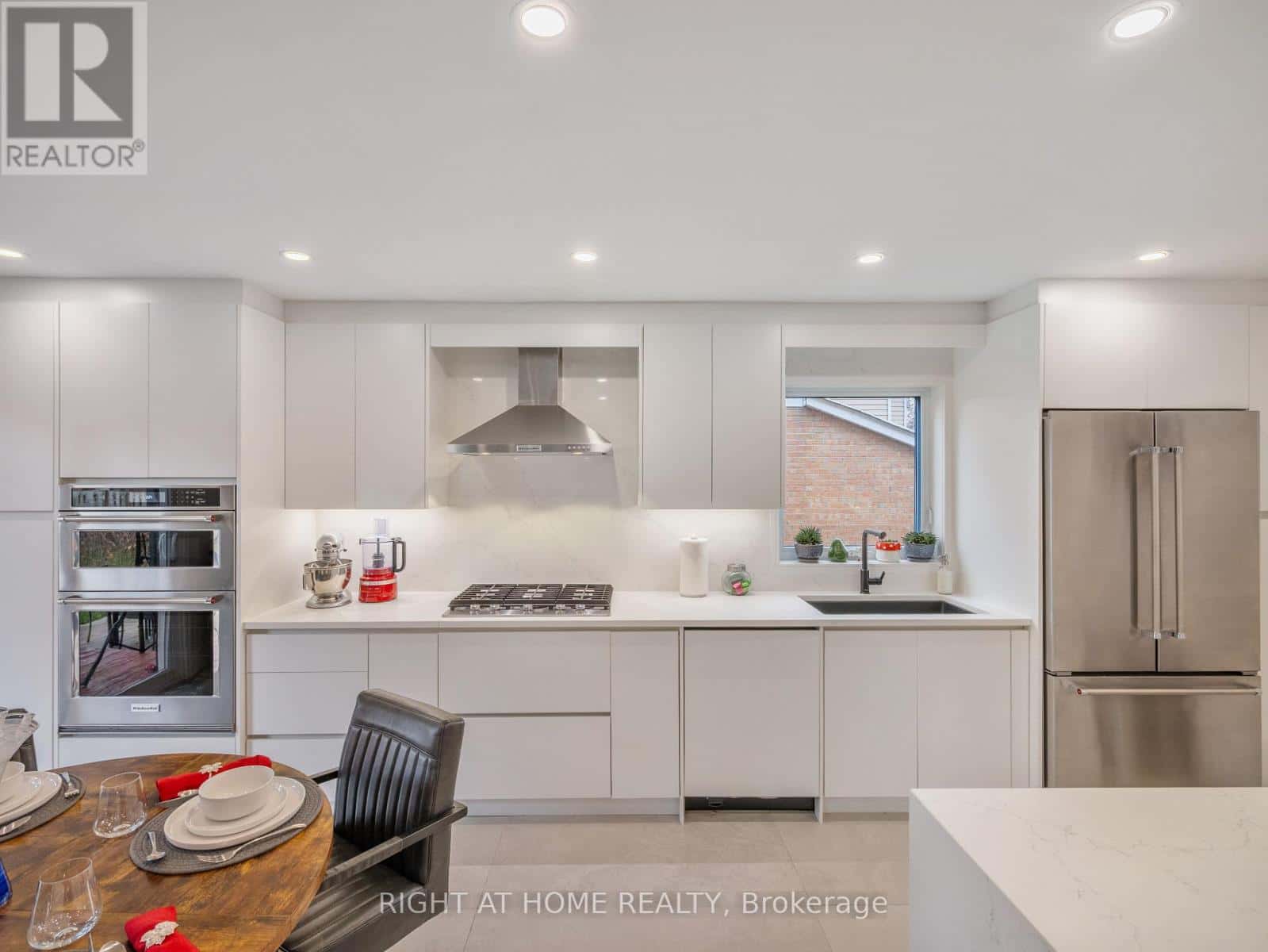 151 KIRBY CRESCENT — Whitby (Blue Grass Meadows), Ontario - Photo 2 of 13