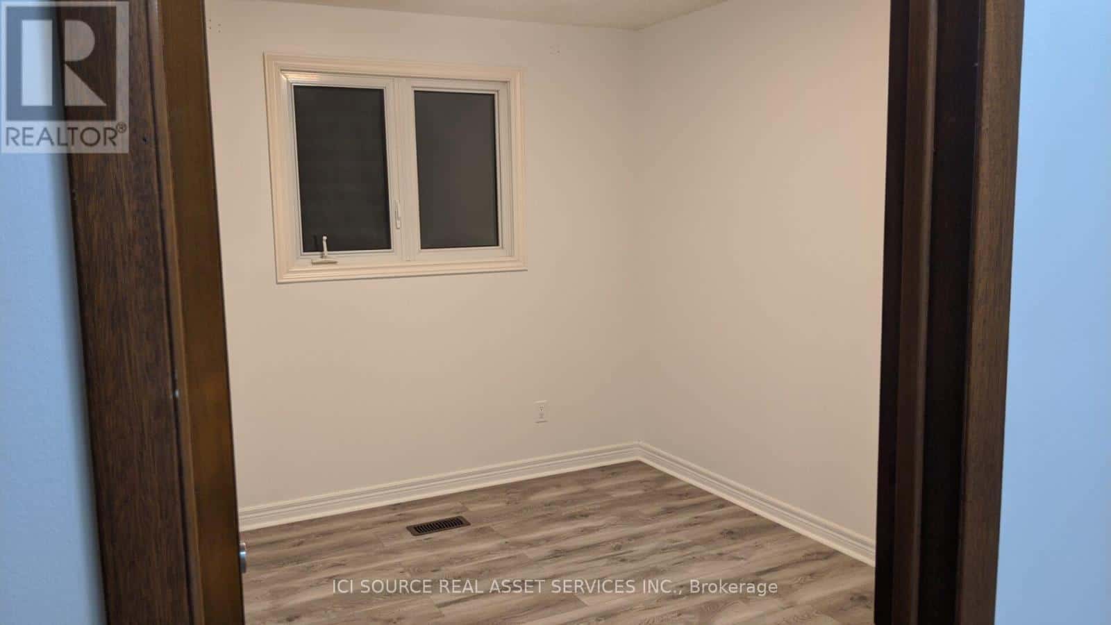 MAIN FL - 354 PARK ROAD N — Oshawa (McLaughlin), Ontario - Photo 4 of 10