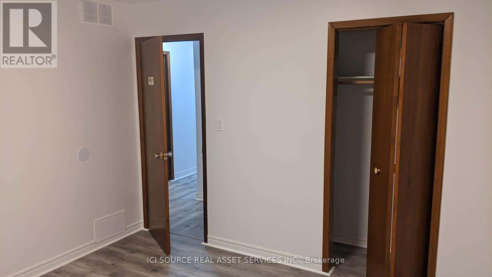 MAIN FL - 354 PARK ROAD N — Oshawa (McLaughlin), Ontario - Photo 5 of 10