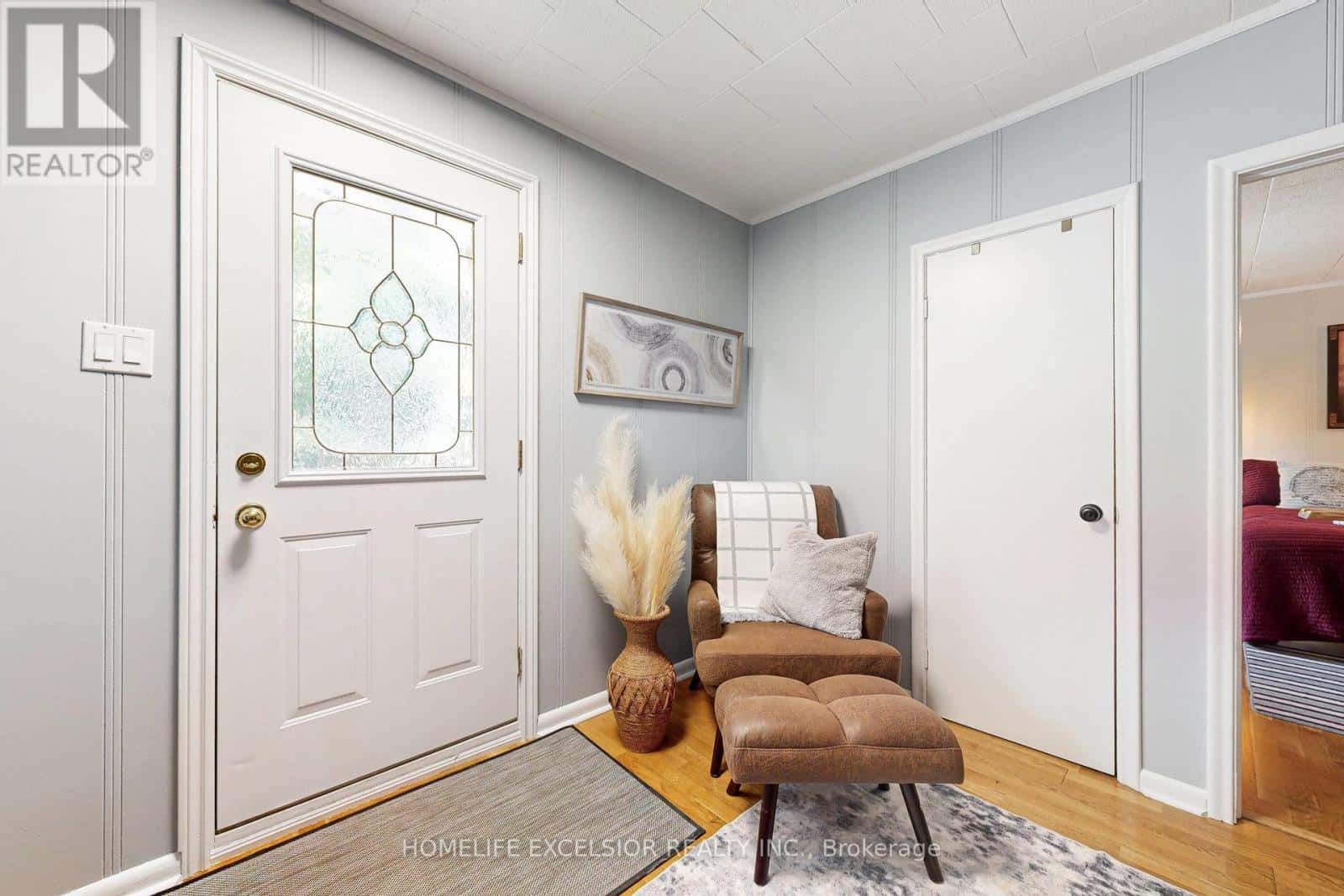 19043 CENTRE STREET — East Gwillimbury (Mt Albert), Ontario - Photo 3 of 32