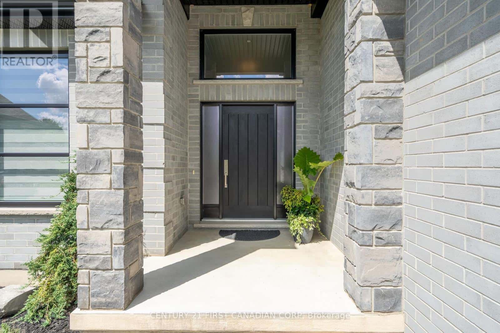 16 FOXBOROUGH PLACE — Thames Centre (Thorndale), Ontario - Photo 3 of 37