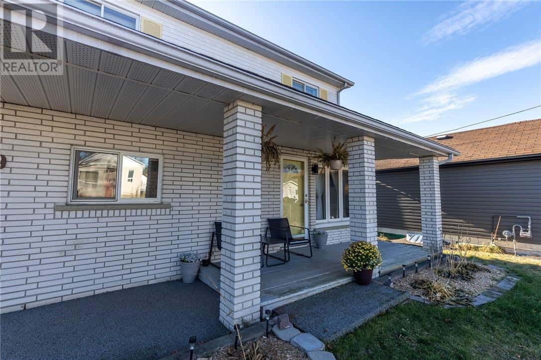 389 ALGOMA Street — Espanola, Ontario - Photo 2 of 39