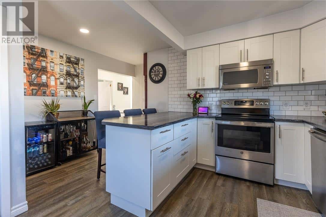 389 ALGOMA Street — Espanola, Ontario - Photo 5 of 39