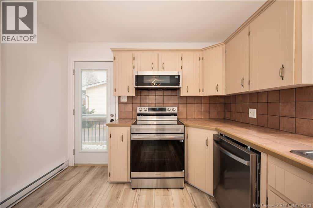 102 Notingham Drive — Moncton, New Brunswick - Photo 4 of 48