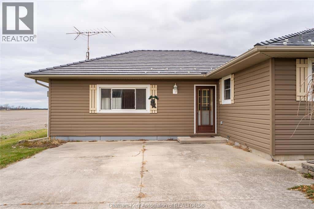 13171 BASE LINE ROAD — Thamesville, Ontario - Photo 4 of 50