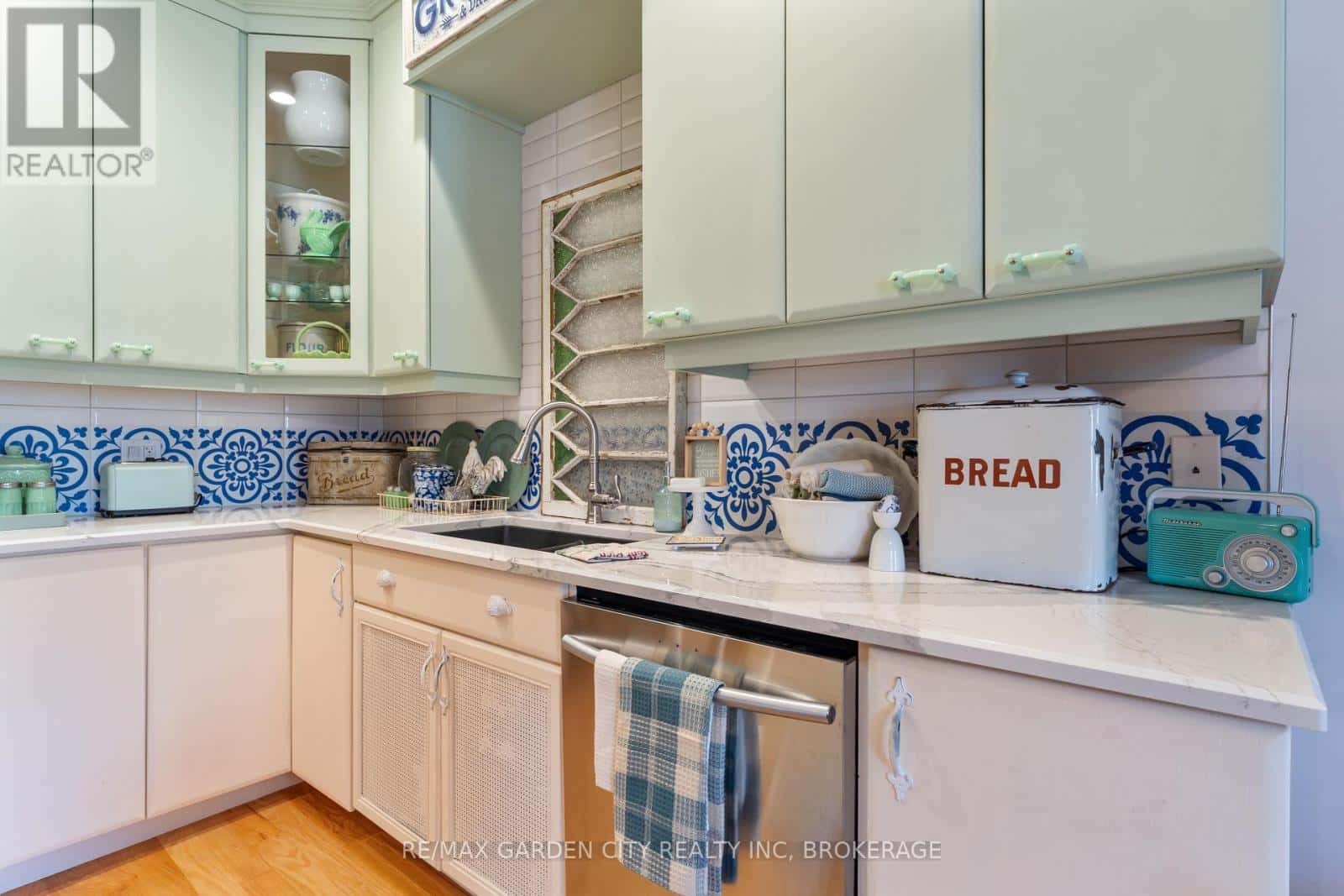 201 - 3710 MAIN STREET — Niagara Falls (Chippawa), Ontario - Photo 2 of 46