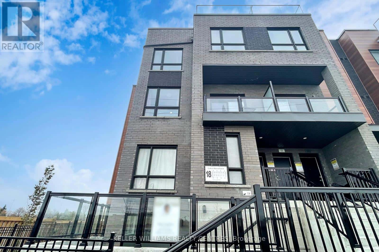 17 - 18 LYTHAM GREEN CIRCLE — Newmarket (Glenway Estates), Ontario - Photo 2 of 23