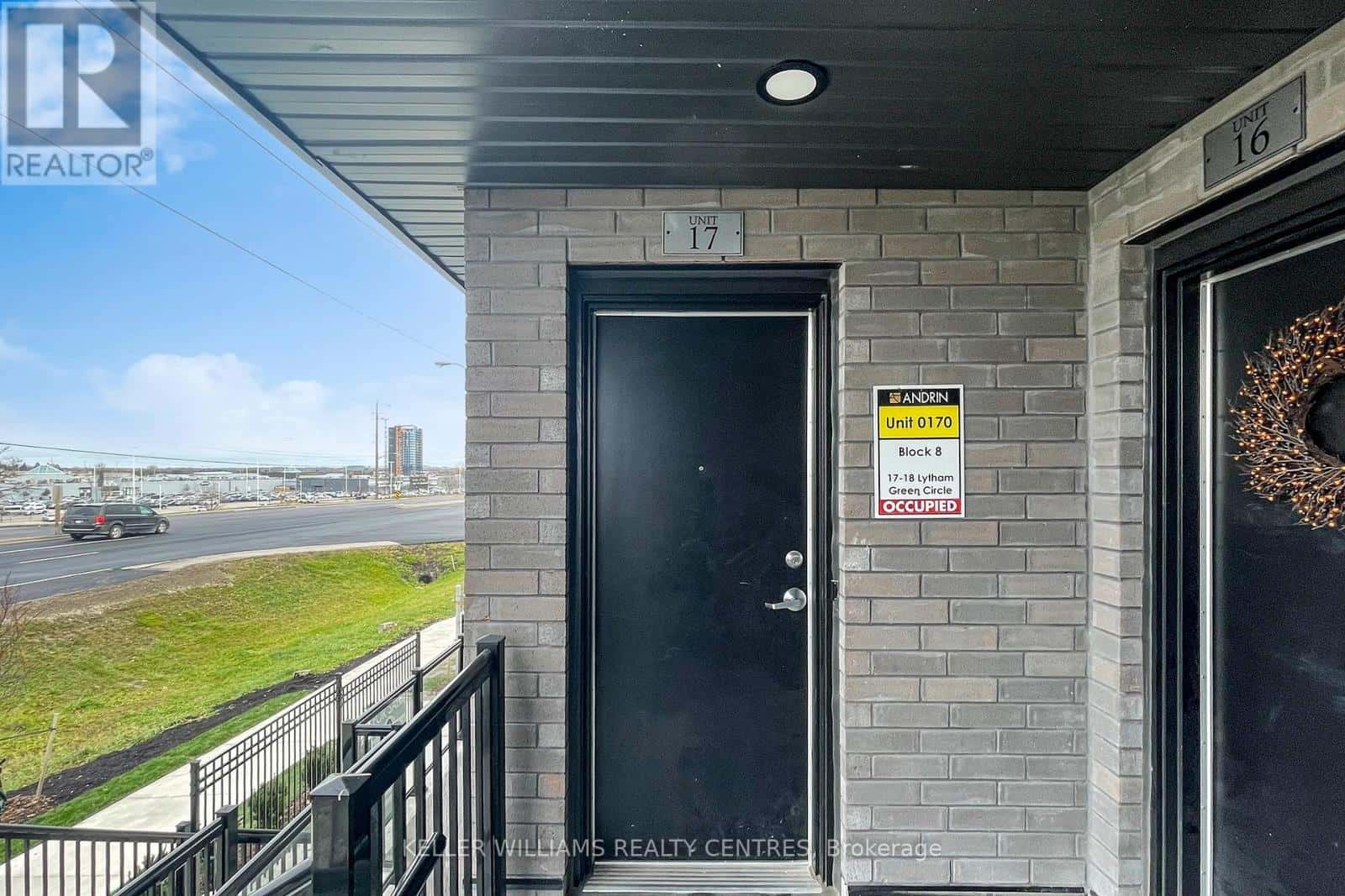 17 - 18 LYTHAM GREEN CIRCLE — Newmarket (Glenway Estates), Ontario - Photo 5 of 23