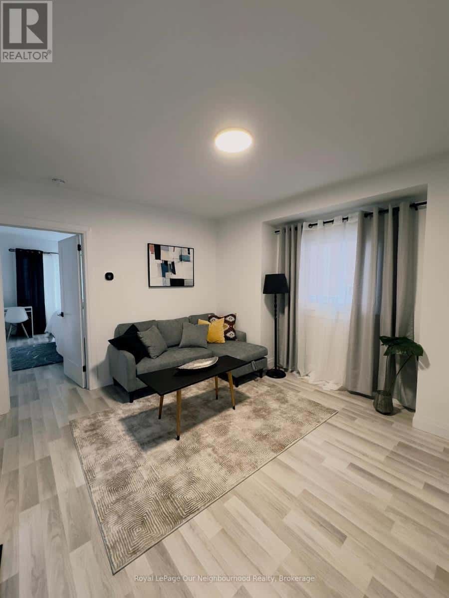 MAIN - 196 WALNUT STREET S — Hamilton (Corktown), Ontario - Photo 3 of 8