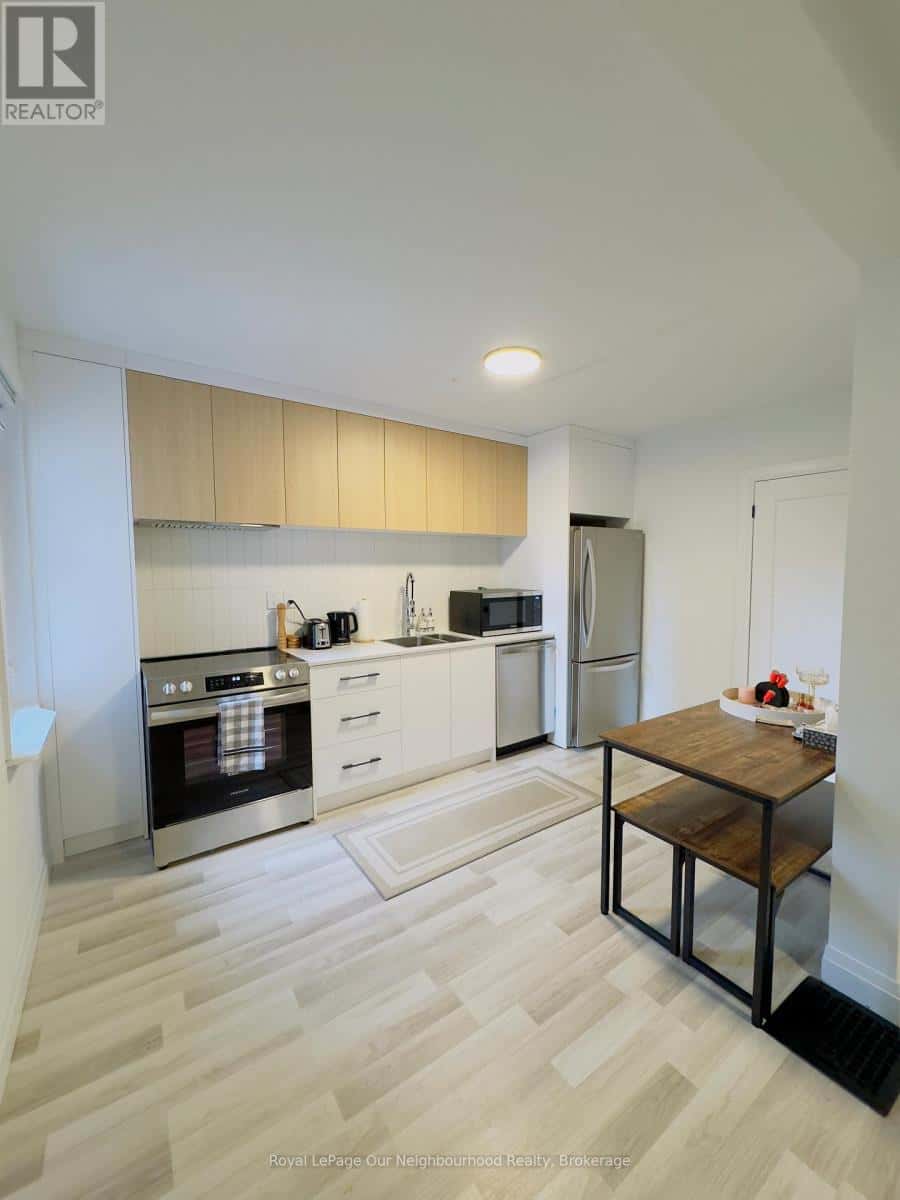 MAIN - 196 WALNUT STREET S — Hamilton (Corktown), Ontario - Photo 5 of 8