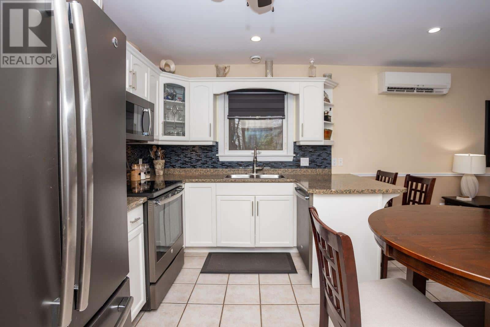 86E Orlebar Street — Charlottetown, Prince Edward Island - Photo 4 of 35