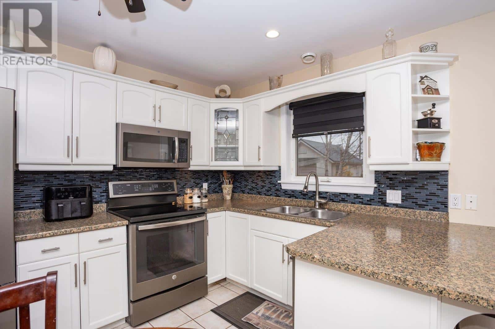 86E Orlebar Street — Charlottetown, Prince Edward Island - Photo 5 of 35